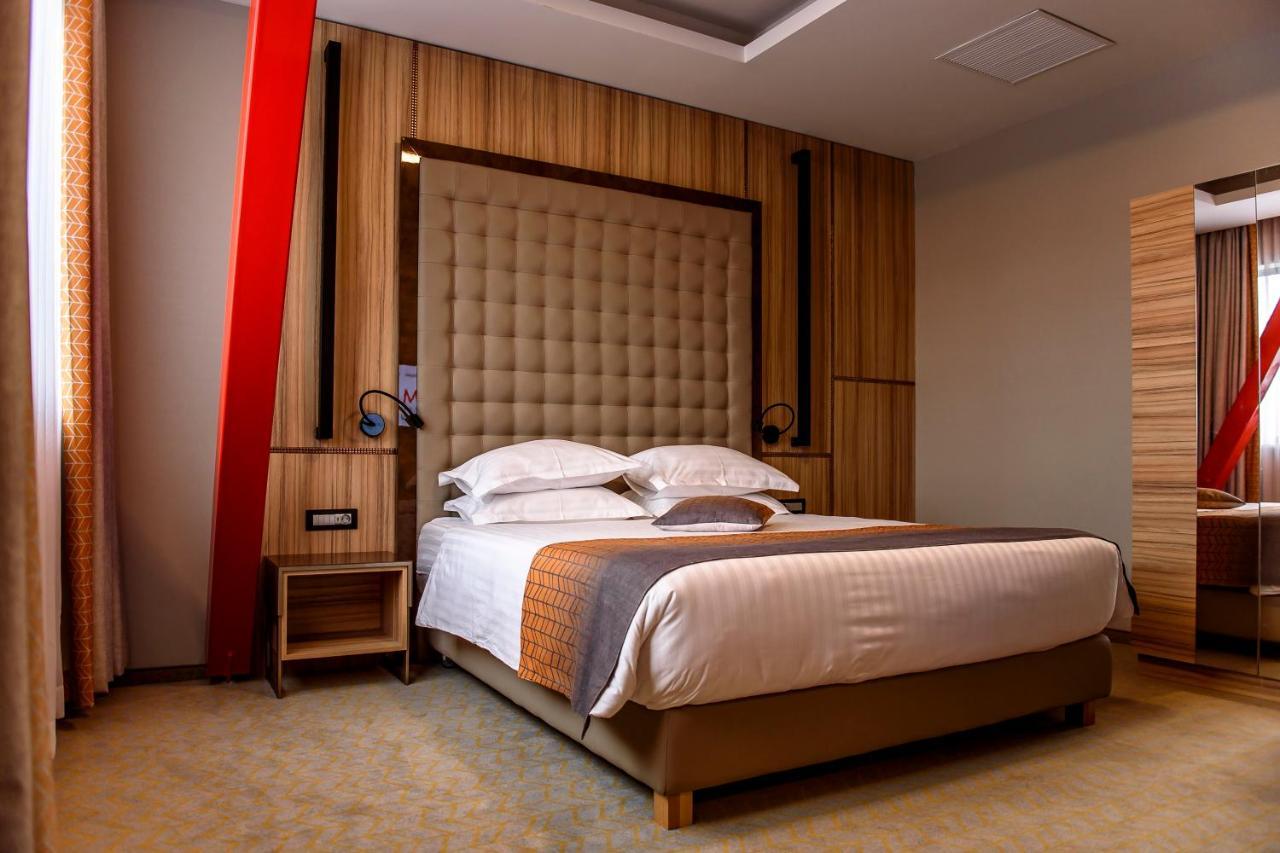 Ramada By Wyndham Ramnicu Valcea Hotell Eksteriør bilde