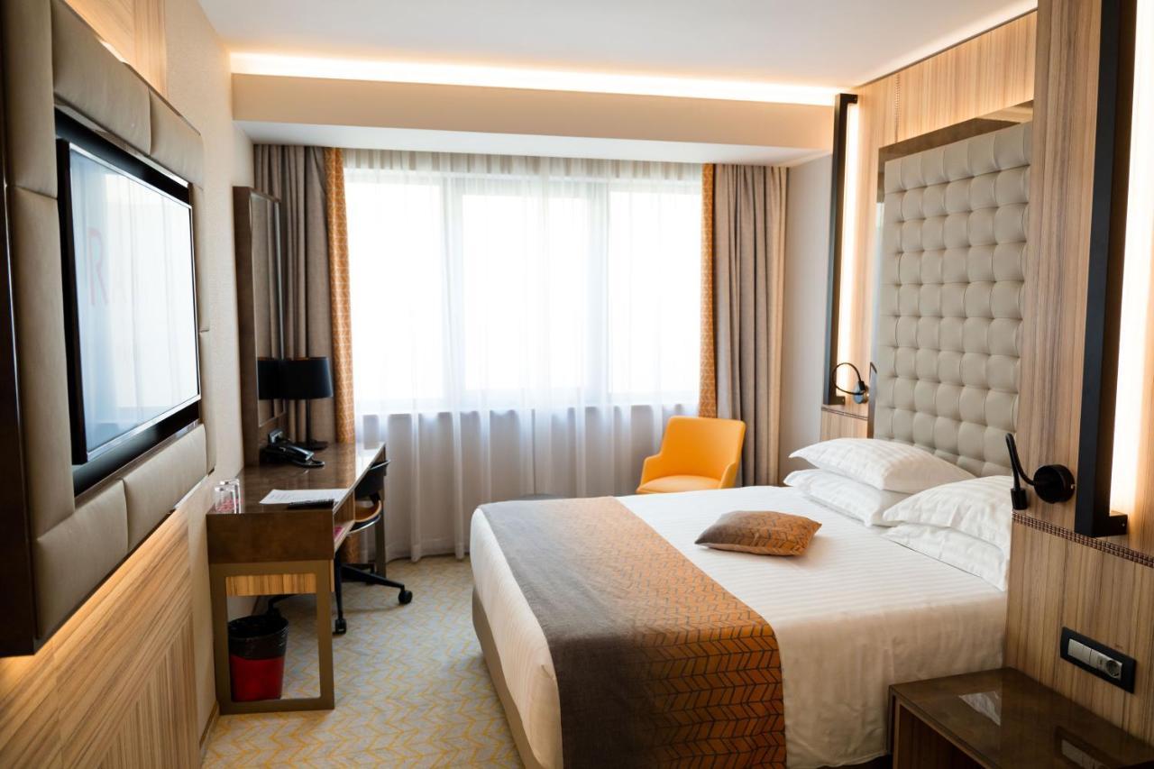 Ramada By Wyndham Ramnicu Valcea Hotell Eksteriør bilde