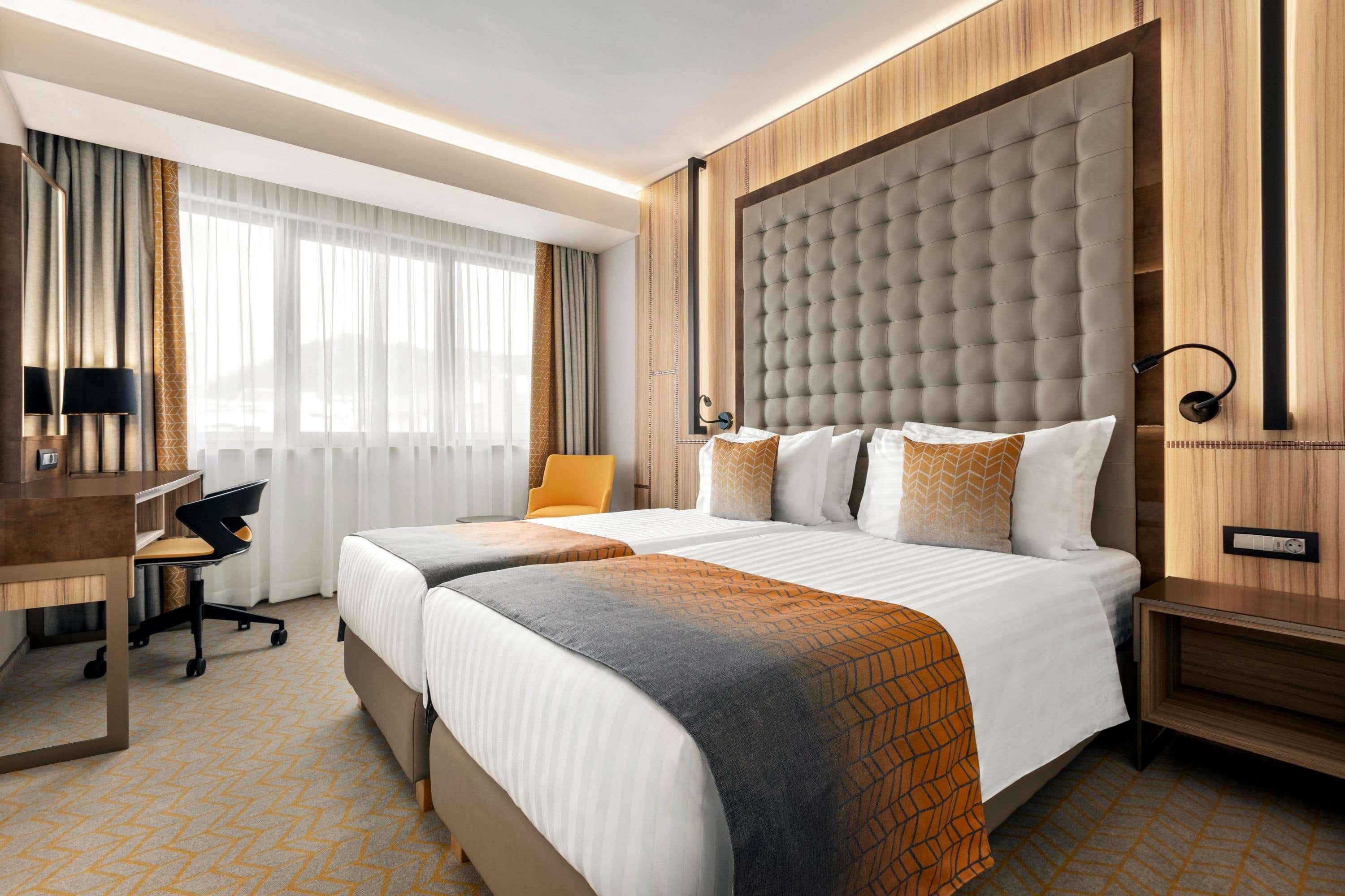 Ramada By Wyndham Ramnicu Valcea Hotell Eksteriør bilde