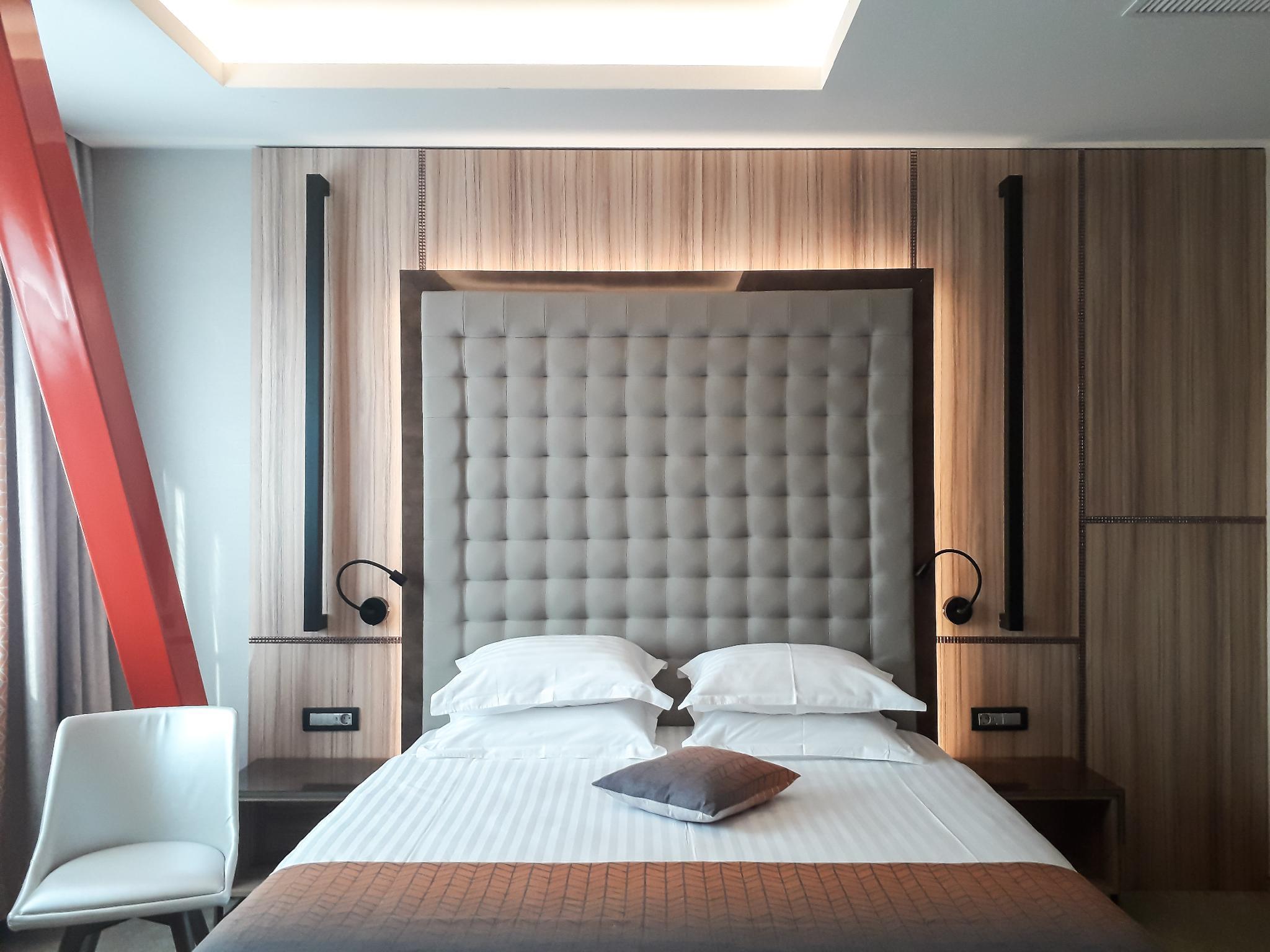 Ramada By Wyndham Ramnicu Valcea Hotell Eksteriør bilde