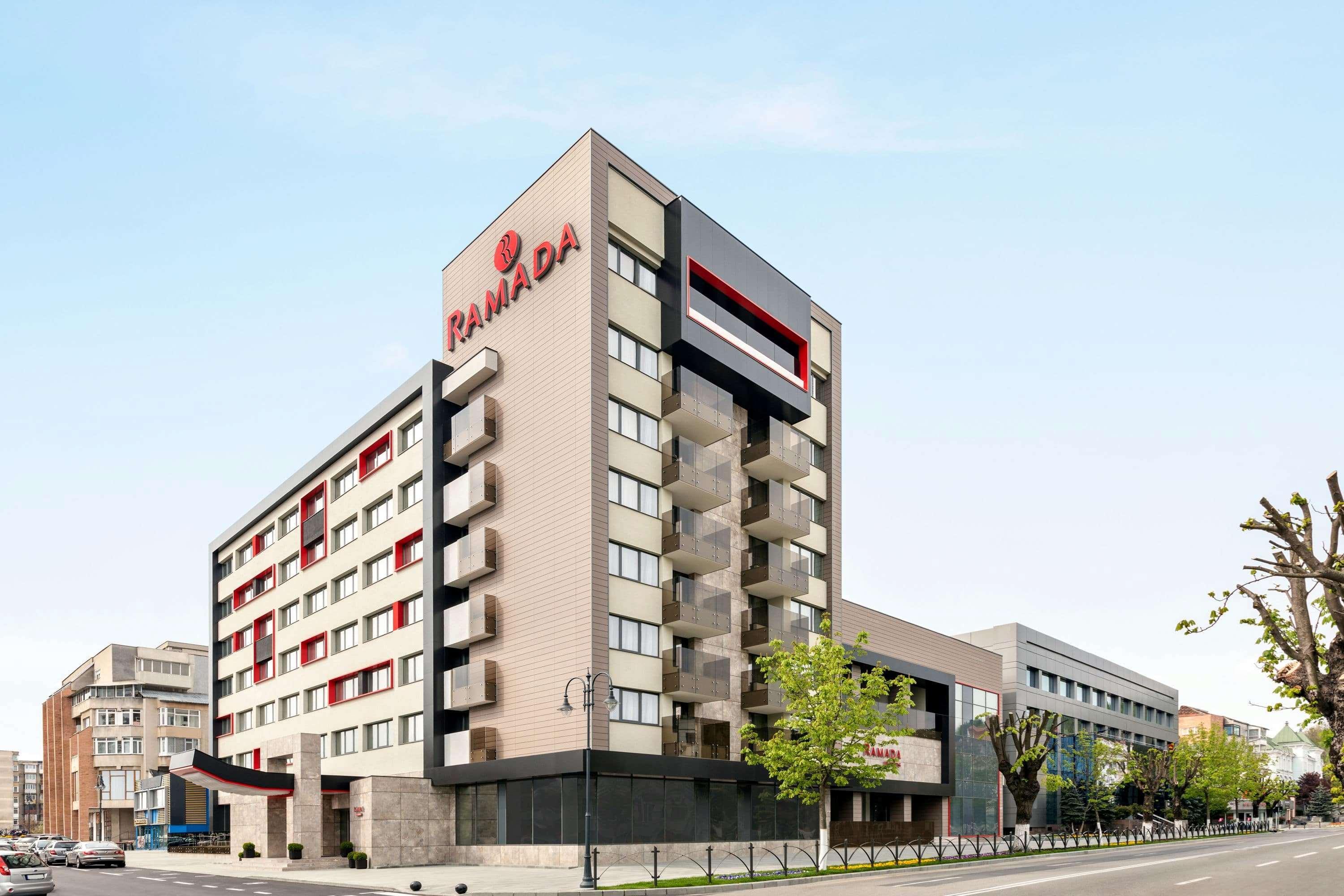 Ramada By Wyndham Ramnicu Valcea Hotell Eksteriør bilde