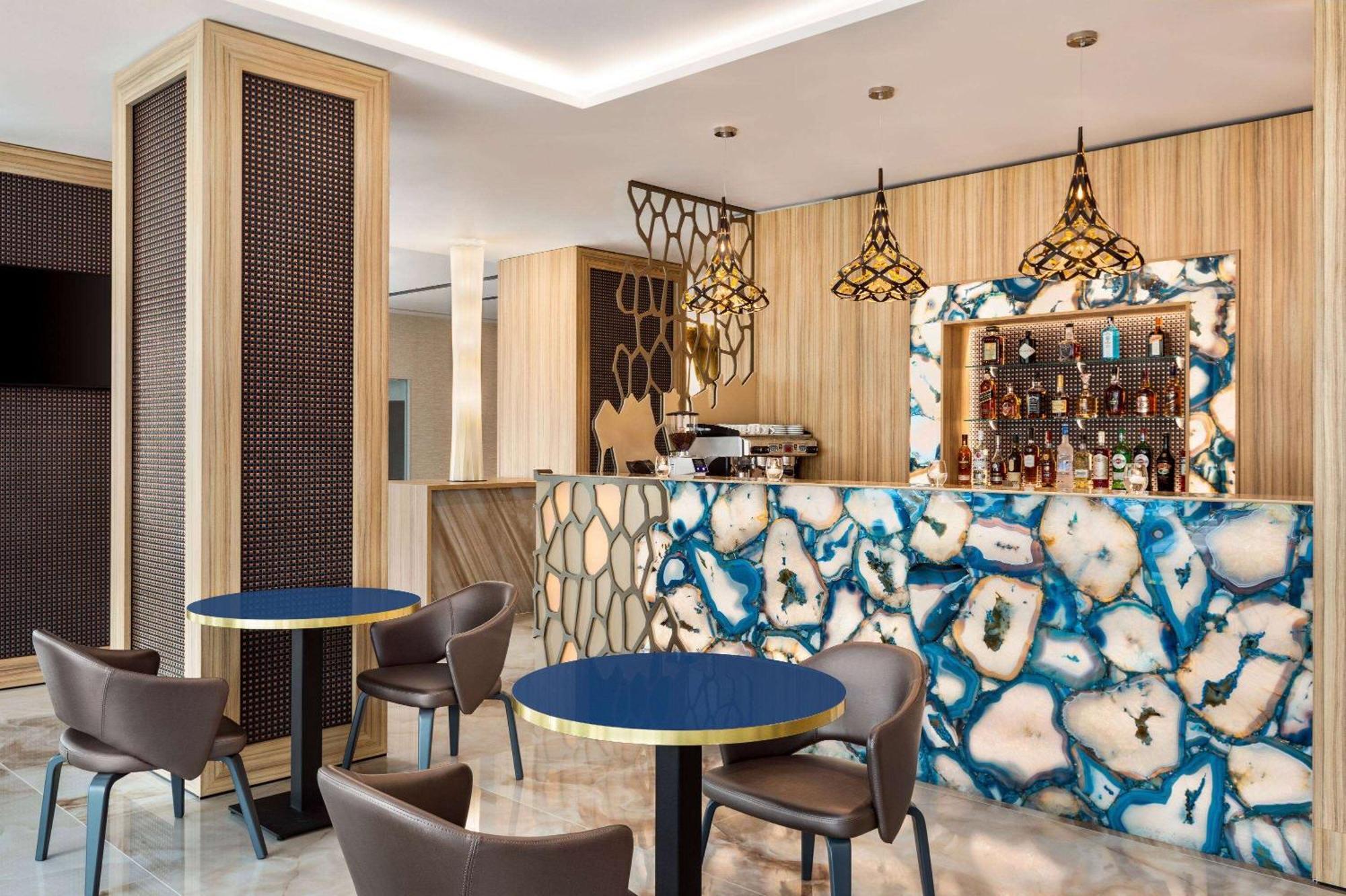 Ramada By Wyndham Ramnicu Valcea Hotell Eksteriør bilde