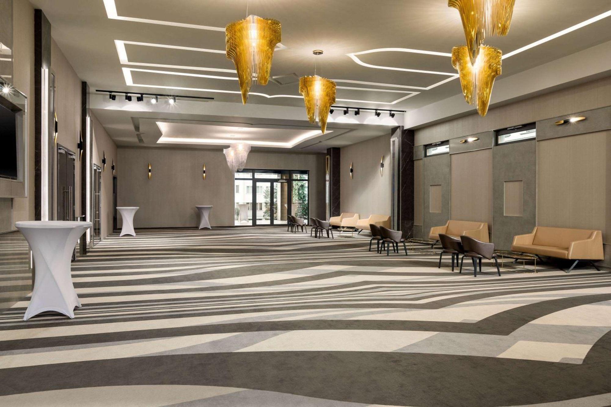 Ramada By Wyndham Ramnicu Valcea Hotell Eksteriør bilde