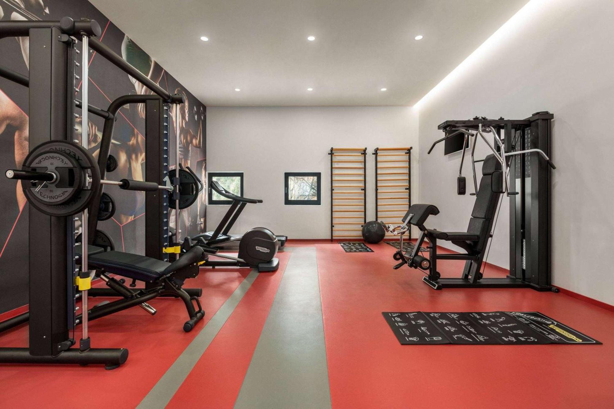 Ramada By Wyndham Ramnicu Valcea Hotell Eksteriør bilde